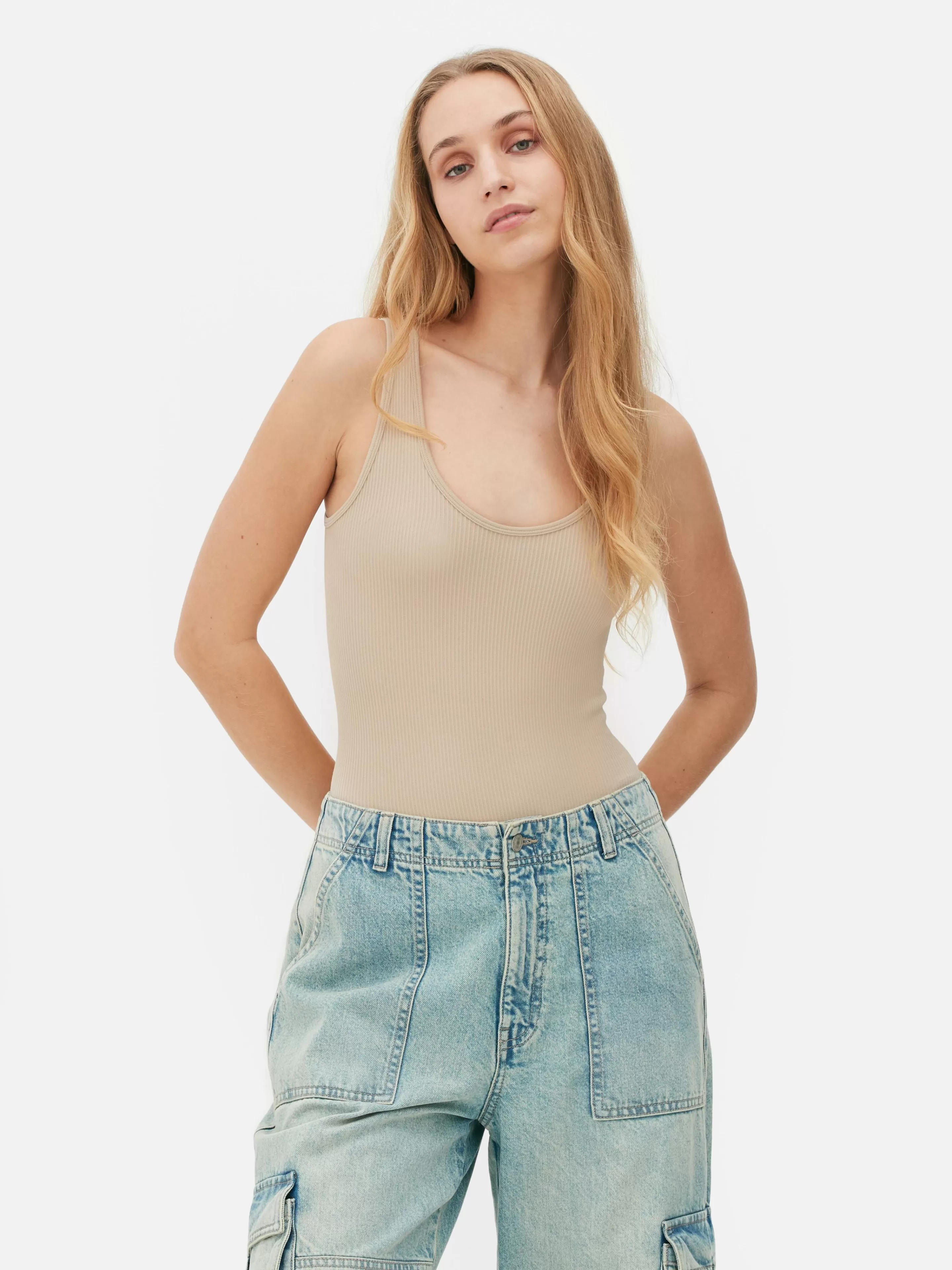 Primark Tops Und T-Shirts | Nahtloser, Gerippter Bodysuit Mit U-Ausschnitt Steinfarben