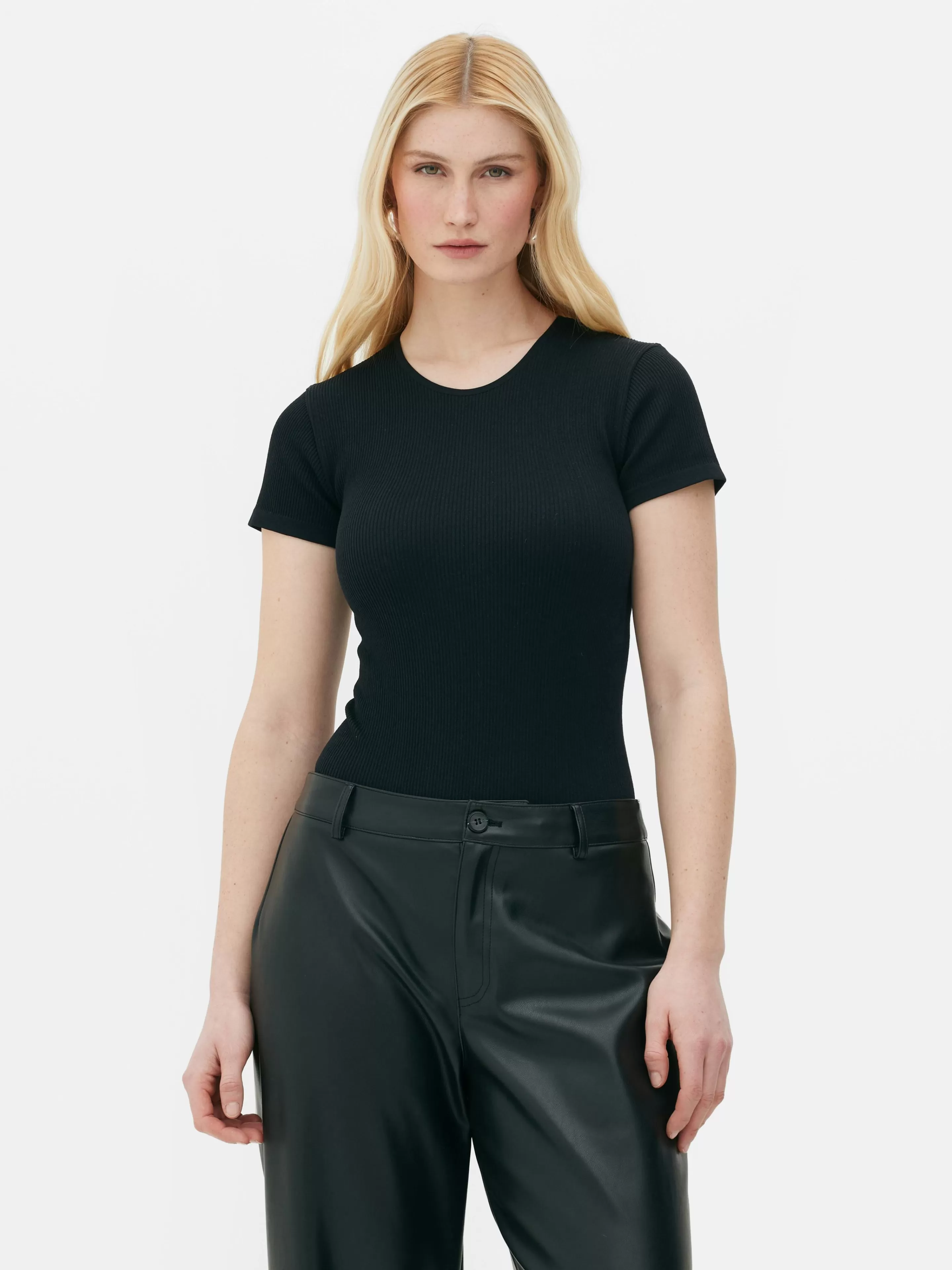 Primark Tops Und T-Shirts | Nahtloser, Gerippter T-Shirt-Body Schwarz