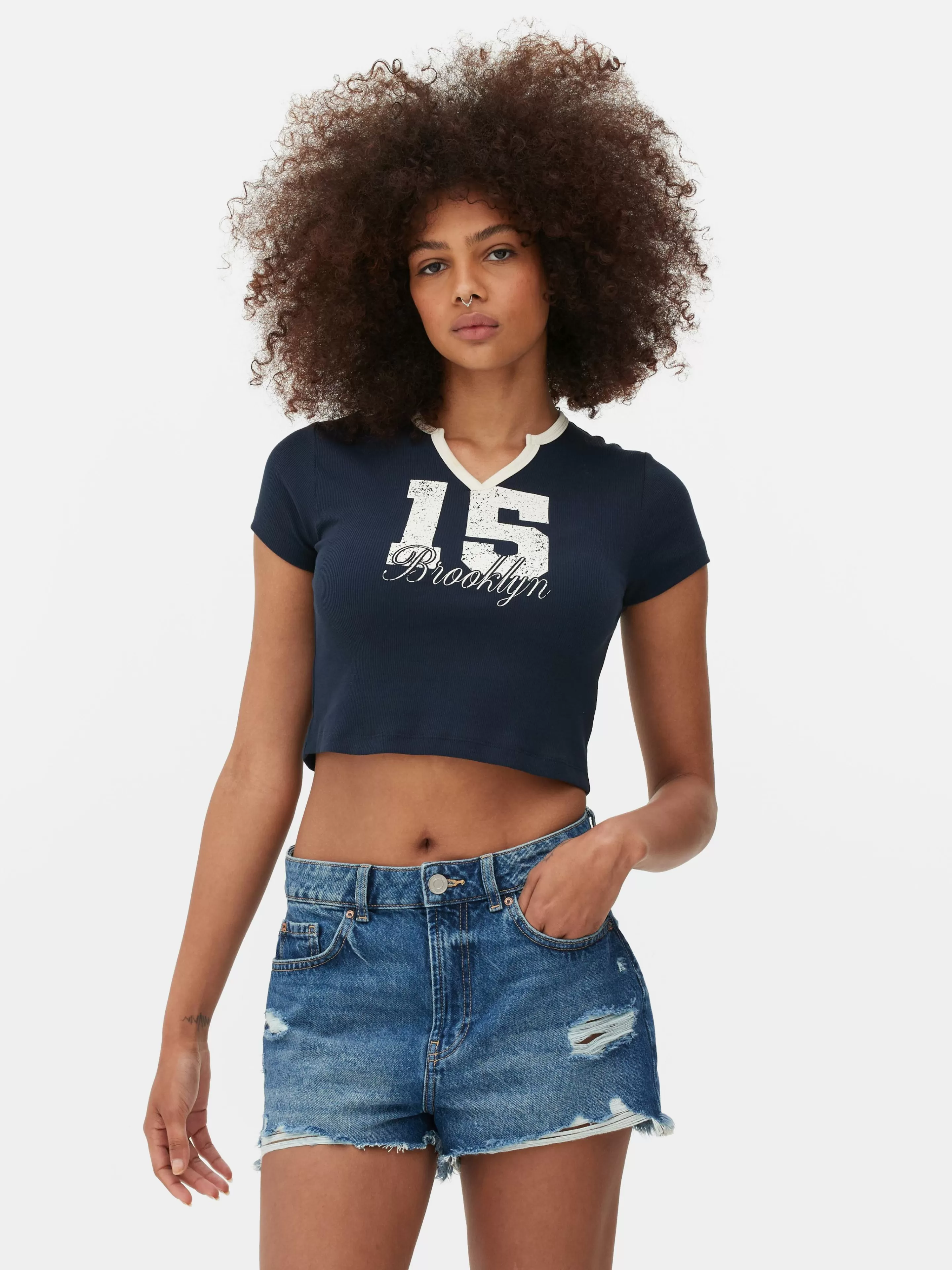 Primark Tops Und T-Shirts | T-Shirt Mit Eingekerbtem Ausschnitt Und Grafik Marineblau